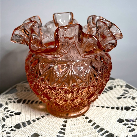 Fenton Glass Pink Dusty Rose Ruffled Edge Diamond Star Vase - Picture 1 of 17